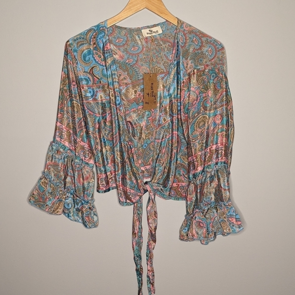 NWT Big Bull Pattern Kimono One Size (Large)